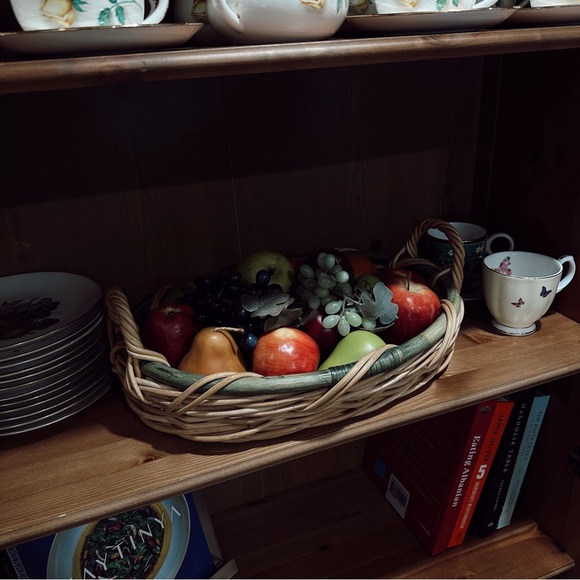 Vintage Decorative Fruit Basket with Assorted Fruits​ - Picture 3 of 4
